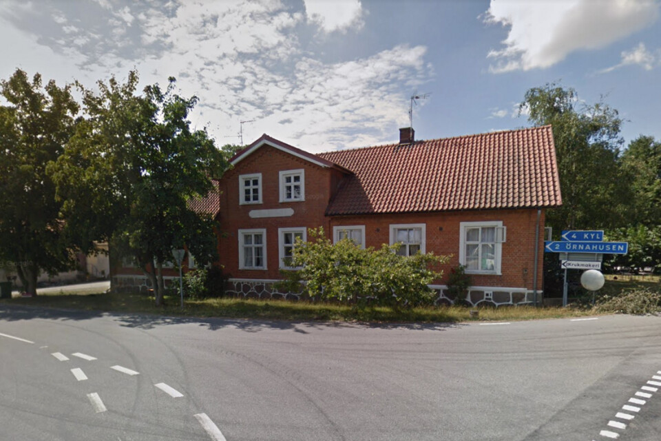 Bild på den gamla skolan i Östra Hoby från Google Maps Street View från augusti 2018.