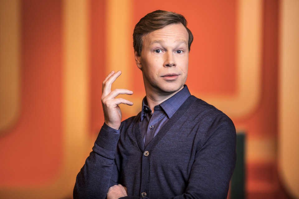 TV4 tvingas betala 200|000 kronor för störande reklamavbrott i sändningen av Johan Glans scenshow. Pressbild.