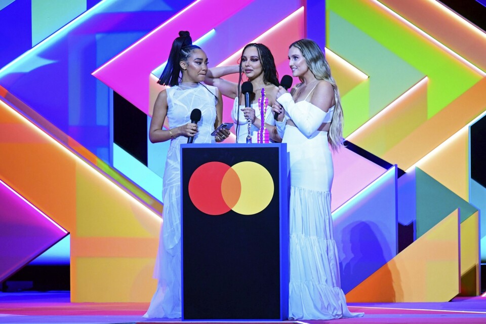 Little Mix blev de första kvinnorna någonsin att vinna kategorin årets grupp på Brit Awards 2021.