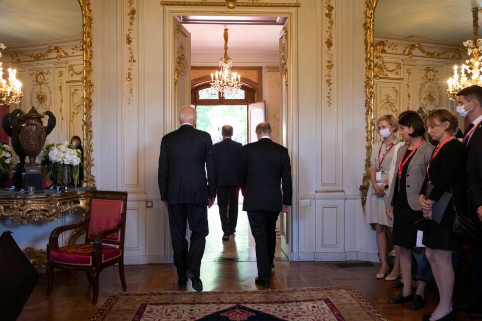 USA:s Joe Biden, till vänster, och ryske presidenten Vladimir Putin, till höger, på väg för att möta medier i samband med toppmötet i Schweiz tidigare i veckan.