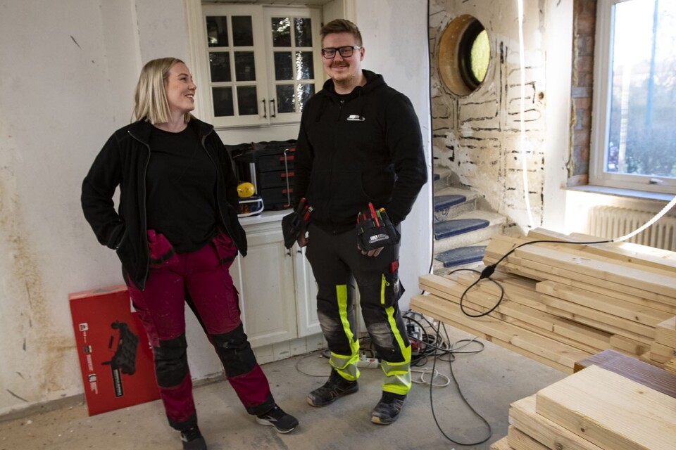 Karolina och Mathias köpte renoveringsobjekt som förstahus – ”Blir billigare”
