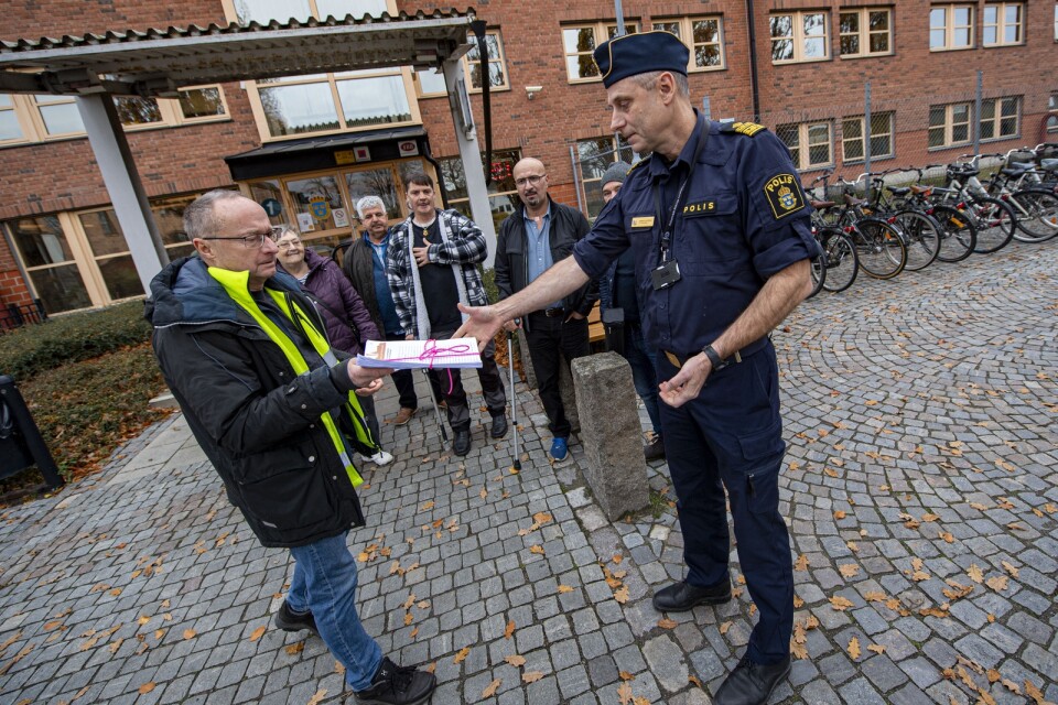 Namninsamling för kvarterspolis på Gamlegården.
