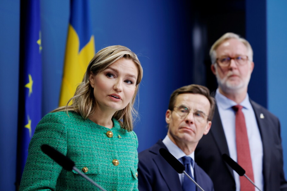 Energi- och näringsminister Ebba Busch (KD), statsminister Ulf Kristersson (M) samt arbetsmarknads- och integrationsminister Johan Pehrson (L) under pressträffen om det svenska elsystemet.