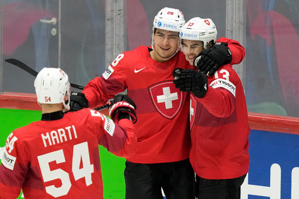 Schweiz har vunnit sina fyra inledande matcher i ishockey-VM.