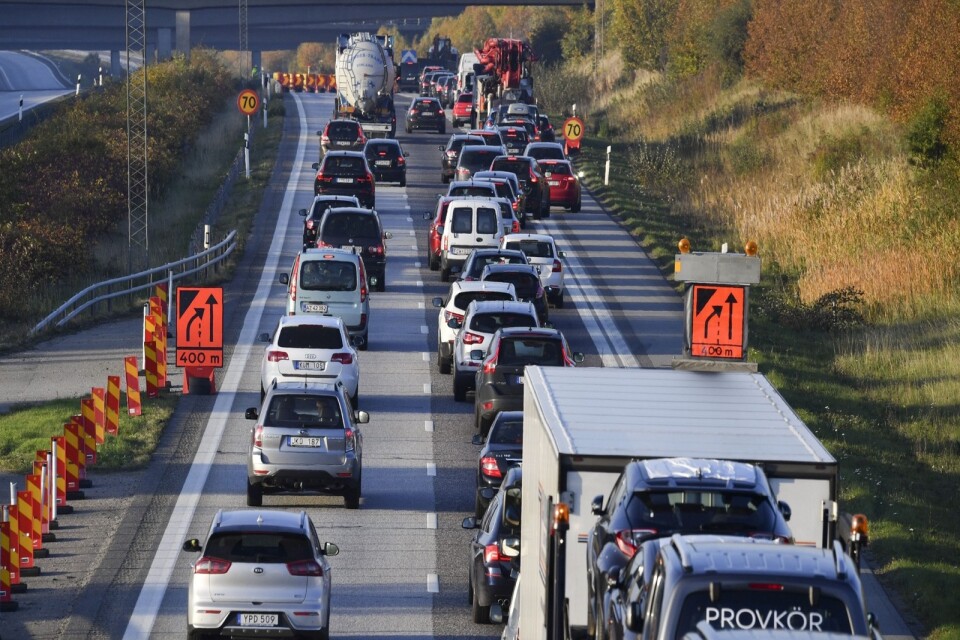 Trafikverket befarar långa köer när 125 meter vägräckte ska bytas ut på E6 vid Borgbey efter fredagens lastbilsolycka. 
Foto: TT/Arkiv