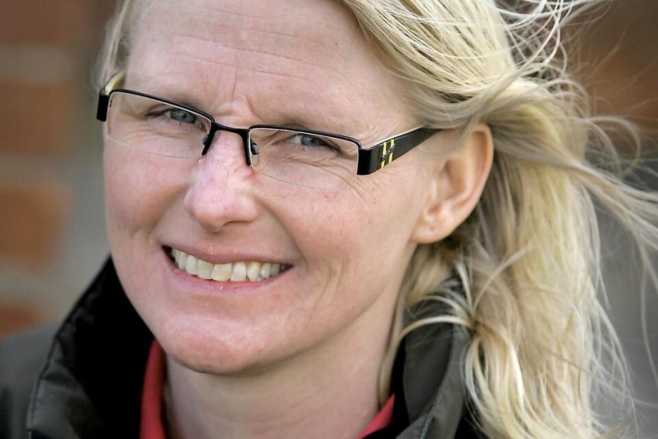 Ulrika Axelsson står bakom Annie Lööf.                                      Arkivbild