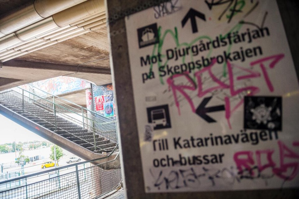 Klottret mot kollektivtrafiken ökar i Sverige, framförallt i storstadsregionerna Stockholm och Göteborg. Nya siffror från Brottsförebyggande rådet visar en ökning med nästan 130 procent sedan i fjol. - Klotter mot kollektivtrafik var den brottstyp som ö