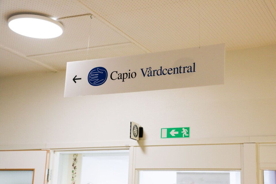 Capio vårdcentral förnekar att det är bemanningsproblem som ligger bakom omorganisationen.