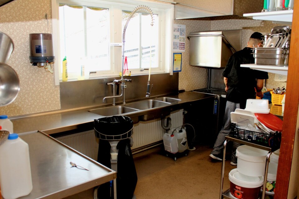 Dagens skolkök i Bergkvara är nedslitet och utdömt. Ett nytt kök ingår i förskoleprojektet.