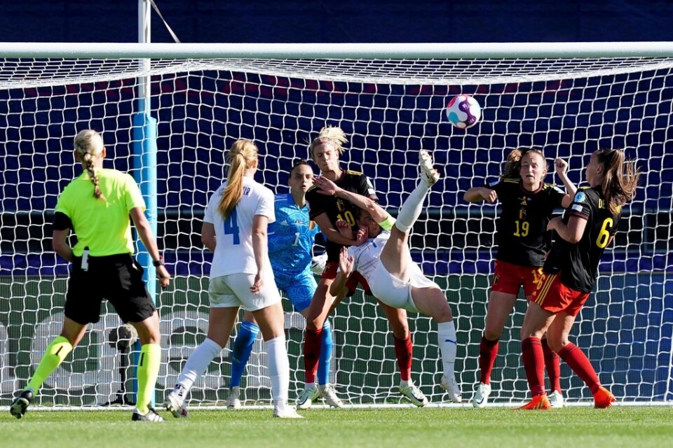 Belgiens målvakt Nicky Evrard i EM-premiärmatchen mot Island.
