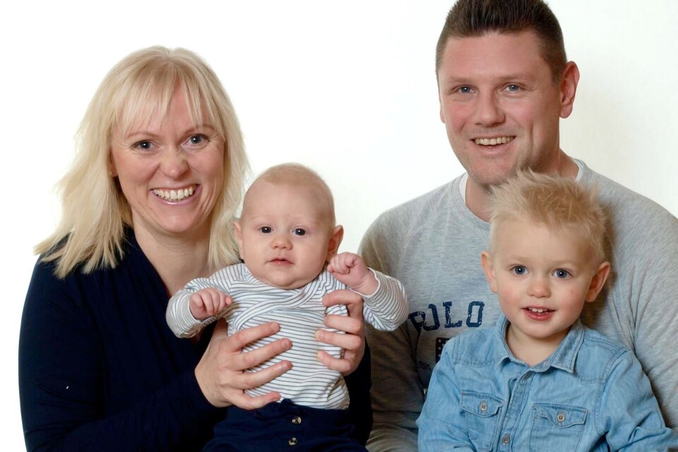 Johanna Håkansson och Daniel Nylander, Lindås, fick den 20 september en son som heter Hugo. Vikt 3276 g, längd 52 cm. Syskon: Filip.