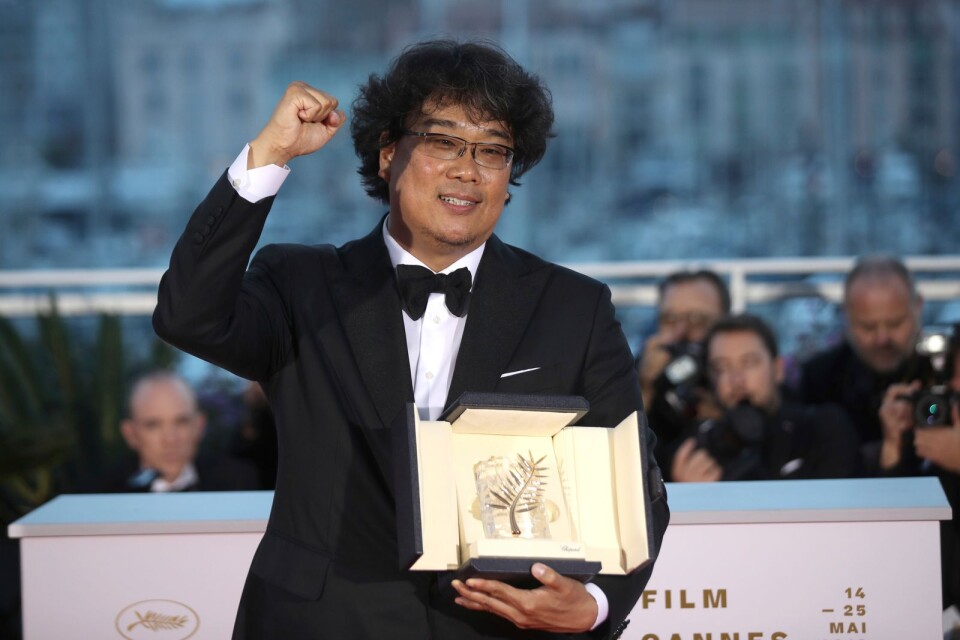 Director Bong Joon-ho poses with the Palme d'Or award for the film 'Parasite' during a photo call following the awards ceremony at the 72nd international film festival, Cannes, southern France, Saturday, May 25, 2019. (AP Photo/Petros Giannakouris)