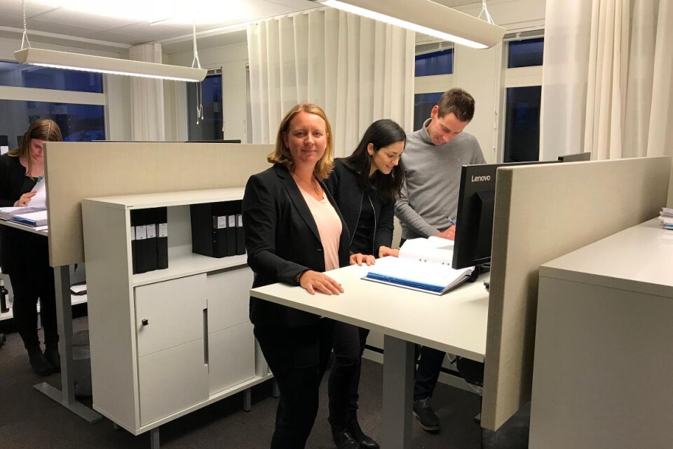 Marika Sengoltz, kontorschef på EY i Växjö, ser fram emot nya lokaler i ICON Växjö. Hon får medhåll av kollegorna Maria-José Benitez och Tommy Jonasson.