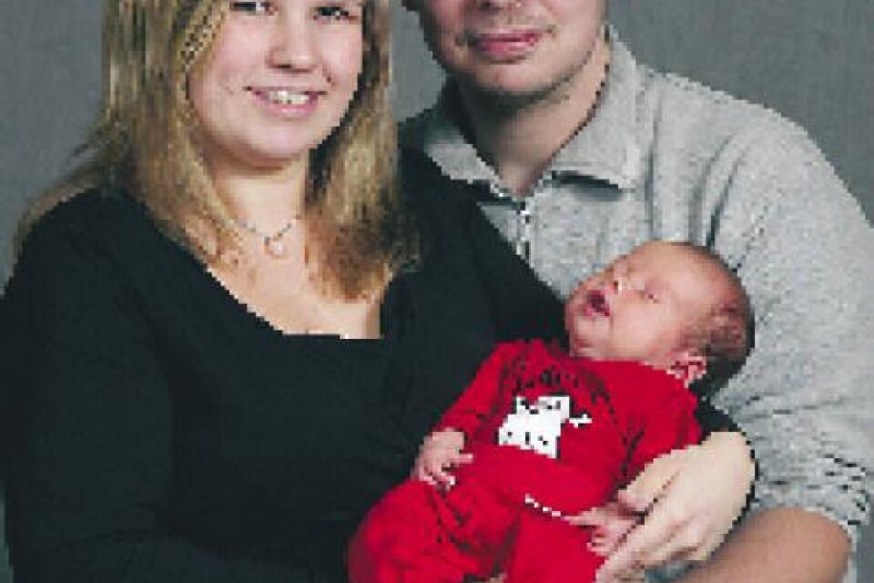 Jenny Johansson och Niklas Gustafsson, Ronneby, fick den 19/12 en dotter Joanna, som vägde 2 850 g och var 48 cm.