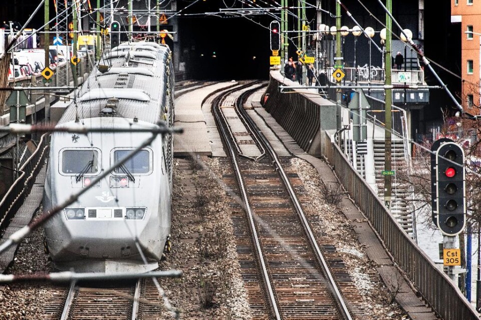 Ett omfattande signalfel norr om Stockholm ledde på långfredagskvällen till att flera tåg, de flesta pendeltåg, försenades. Men efter ungefär en timme var felet åtgärdat. Enligt Lars Hedström, presskommunikatör vid Trafikverket, var mindre följdförsen
