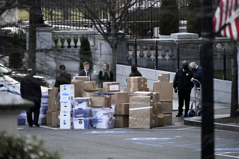 Flyttlådor utanför Vita huset i förra veckan. Enligt medier i Washington är det den avgående presidenthustrun Melania Trump som ligger bakom flyttbestyren.