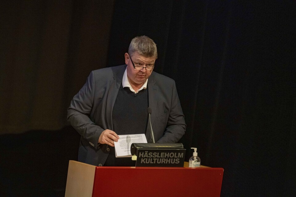 ”Treblockslösningen” har inte fungerat i Hässleholm. Det bär ytterst kommunstyrelsens ordförande Lars Johnsson (M) ansvaret för.