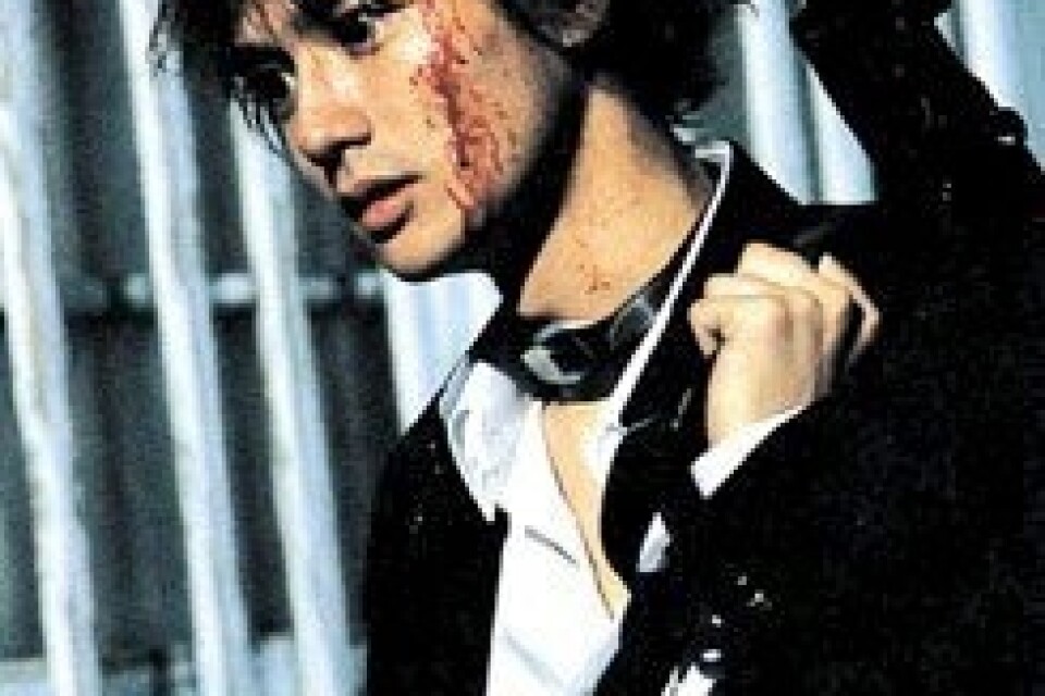 Masanobu Andō som Kazuo Kiriyama, den enda tonåringen som ställde upp frivilligt i tävlingen "Battle Royale". Pressbild.