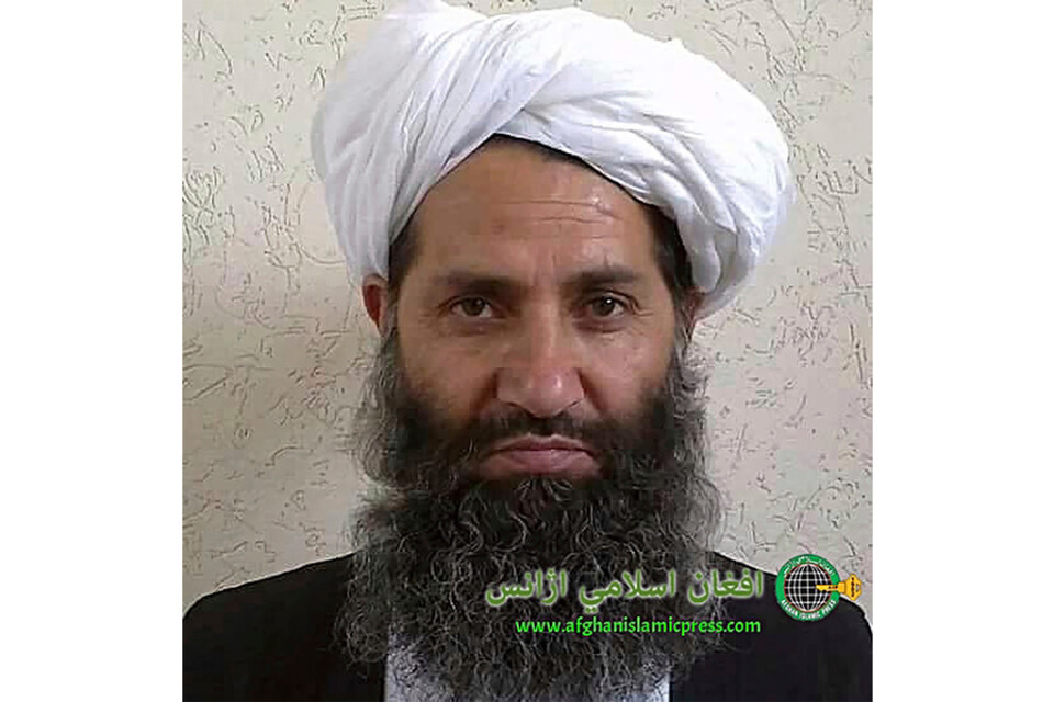 Talibanernas högste andlige ledare Hibatullah Akhundzada ger sin syn på hur det extremistiska väldet ska bestå, i ett ljudklipp som tillskrivs honom. Bilden är tagen för många år sedan och det är oklart exakt när. Arkivbild.