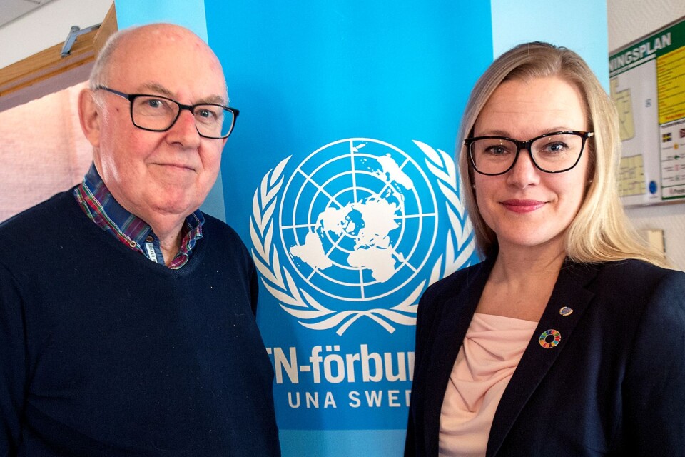 FN-föreningens lokala ordförande Jan Lindelöf och FN-förbundets Sverigeordförande Annelie Börjesson.