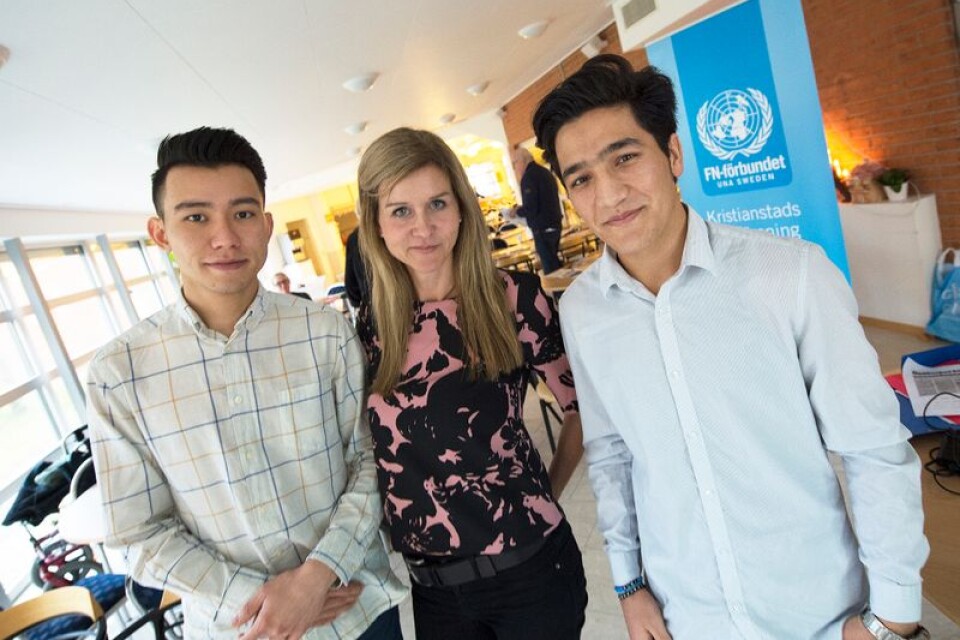 Hamid Akbari, Malin Fahlberg och Nasir Kazimi uppmärksammar FN:s dag för mänskliga rättigheter.