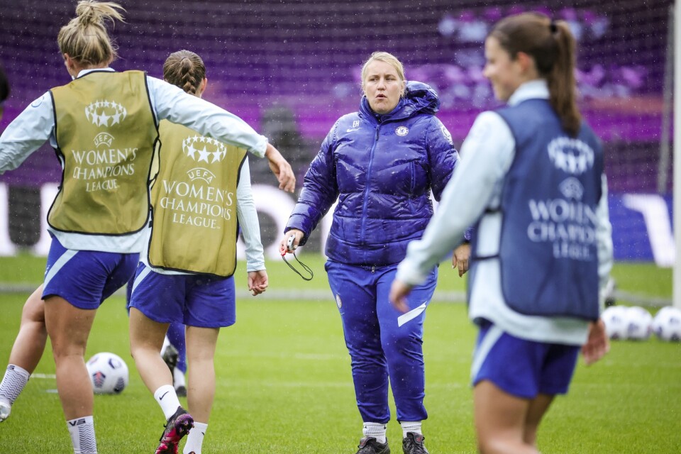 Chelseas tränare Emma Hayes under lördagens träning på Gamla Ullevi.