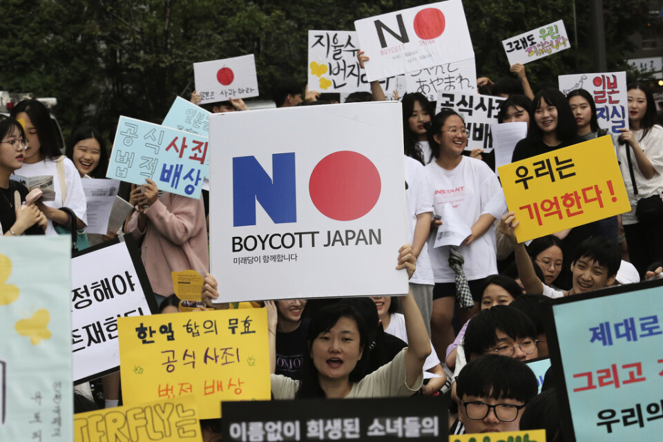 Sydkoreanska demonstranter uppmanar till bojkott av japanska varor. Arkivbild
