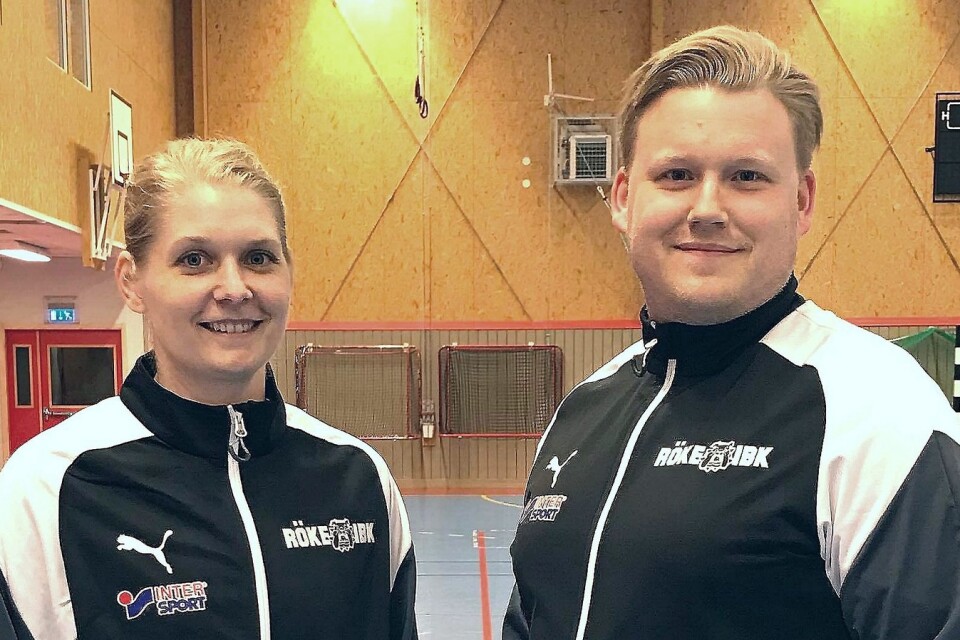 Caroline Böcker och Rickard Träff tränar Röke IBK:s damlag 2018/2019.                              Foto: Privat