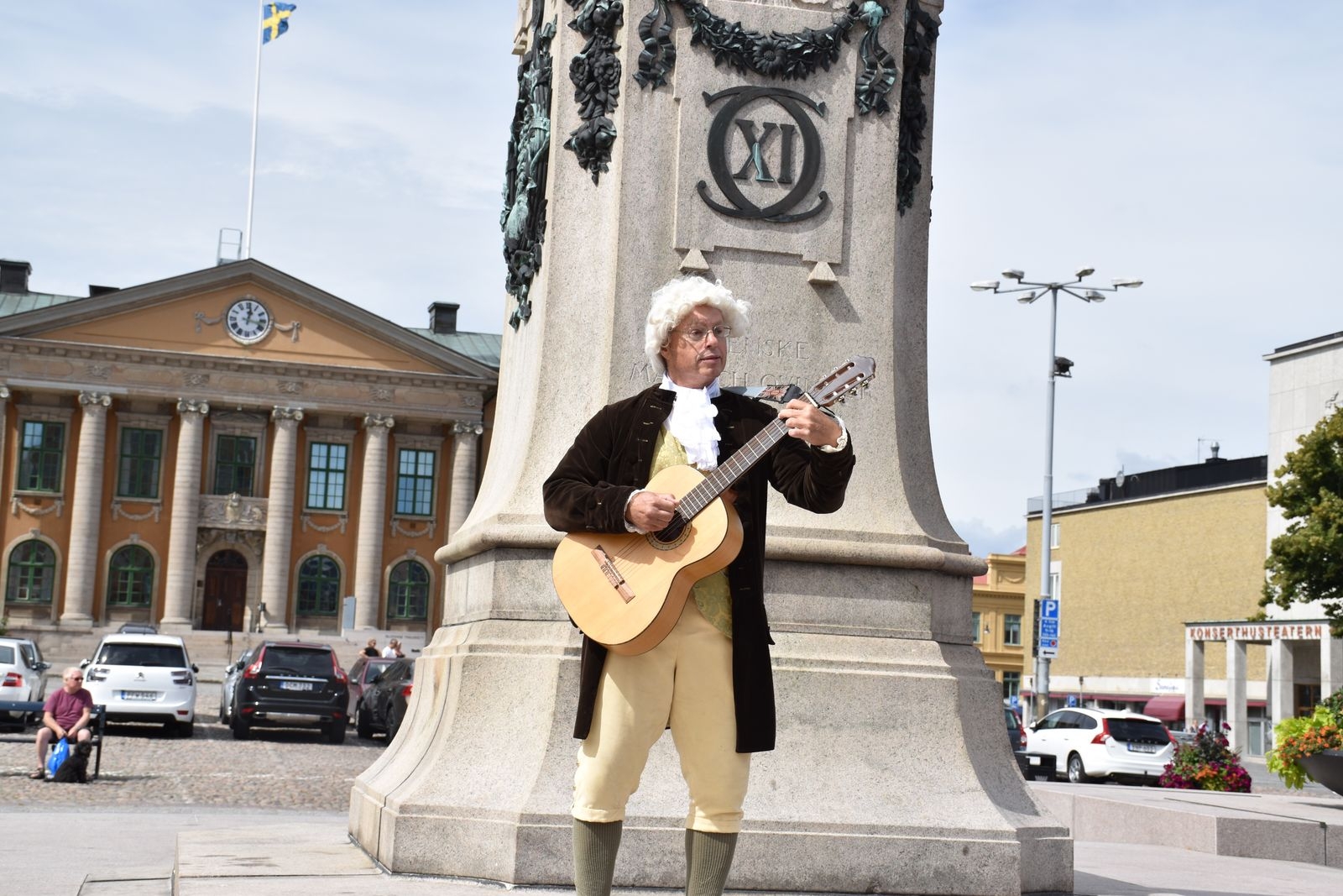 Vice ordförande i sällskapet, Rolf Johansson, i rollen som Perukmakare Vougt, sjöng en hyllningssång till Karl XI ära