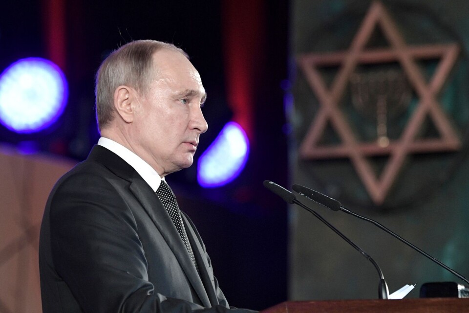 På plats i Israel deltog Rysslands president Vladimir Putin i minnesdagen för Auschwitz befrielse men också i en ljuständningsceremoni till minnet av det belägrade Leningrad under andra världskriget.