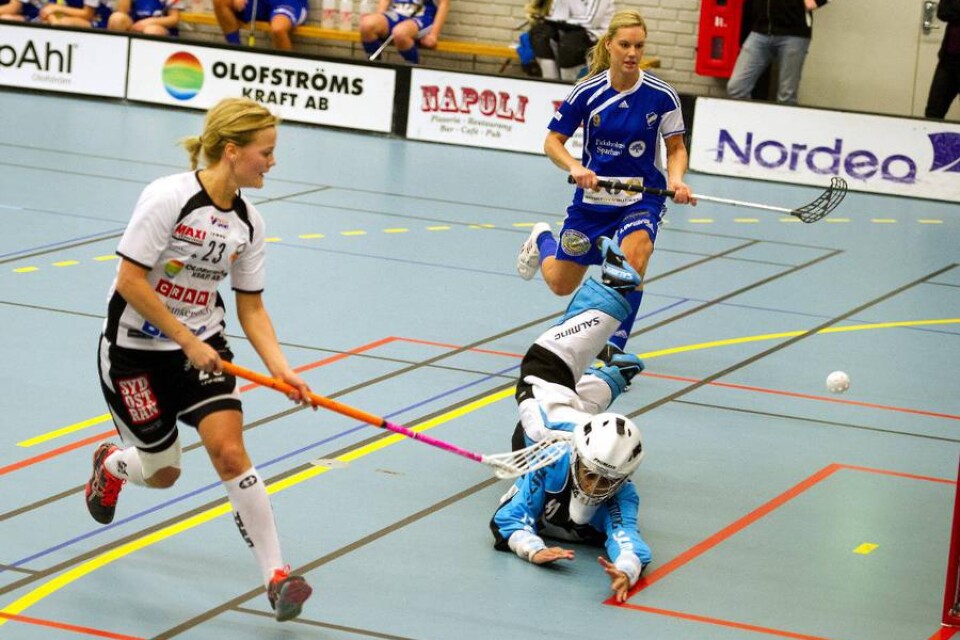 MÅL. Johanna Åkesson reducerar till 1?2 mot Fröjered.