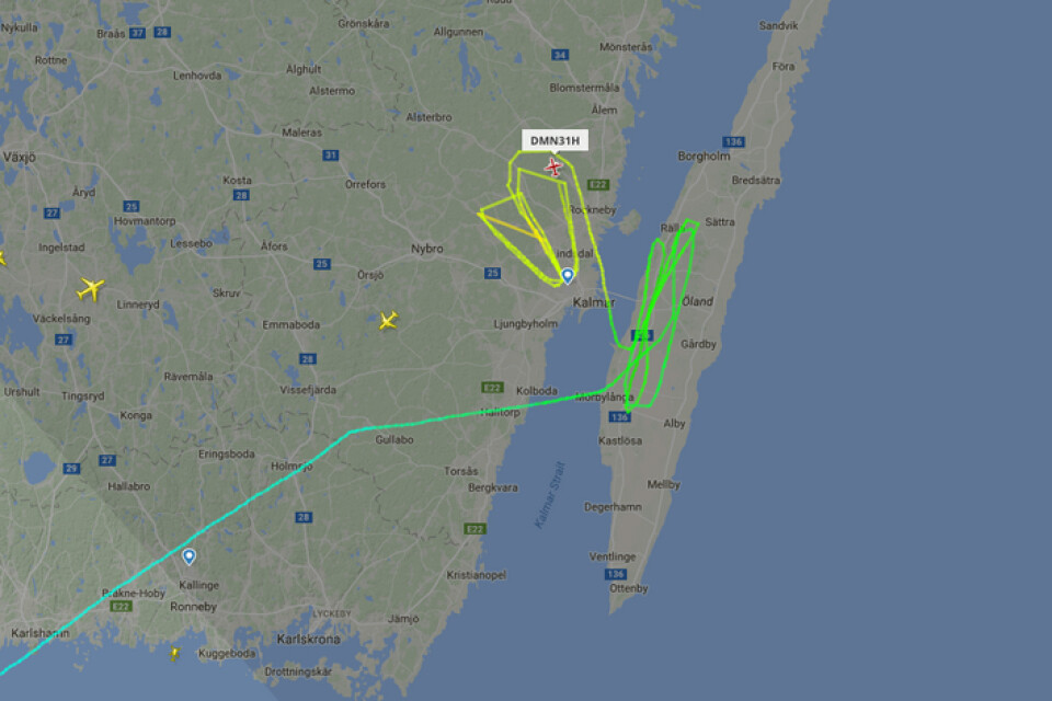 Diamond Flight Academy har varit på Öland och tränat manövrar, men kommer landa i Ronneby på grund av dimman i Kalmar.