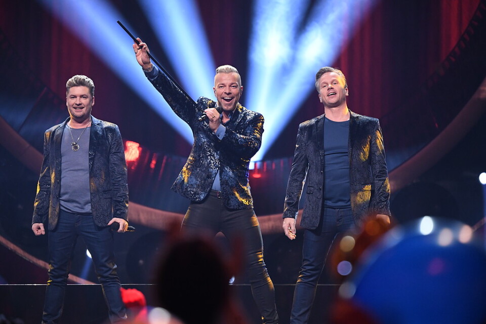 Arvingarna framför bidraget "I Do" under Melodifestivalens sista deltävling i Lidköping Arena.