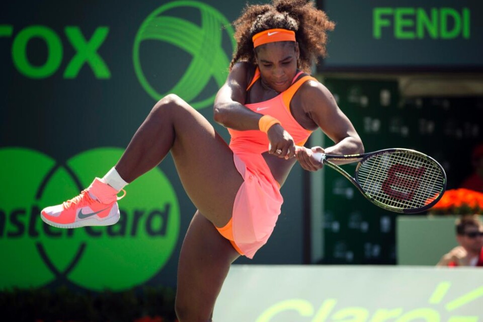 Tennisstjärnan Serena Williams nådde ännu en milstolpe i karriären när hon besegrade tyskan Sabine Lisicki i kvartsfinalen av WTA-turneringen i Key Biscaine. Amerikanskan blev i och med den matchen den åttonde kvinnan att nå 700 WTA-segrar. Världsettan