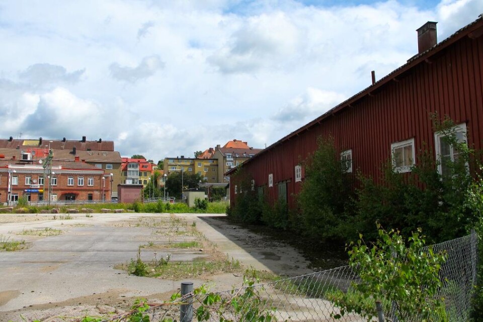 Den röda ladan bör bevaras i en framtida ny stadsdel, enligt Blekinge Museum expert. Foto: Jens Svensson