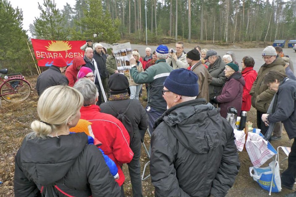 Ett 60-tal personer deltog i manifestationen för att bevara Norremarksåsen