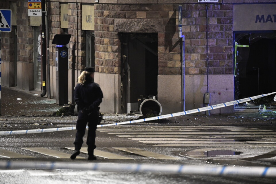 En lokal är totalförstörd efter en detonation i Vasastan i centrala Stockholm.