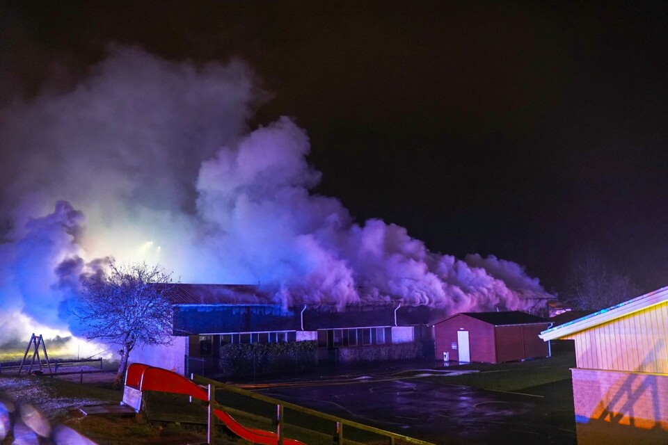 Rökutveckling från vuxenutbildningens lokaler i Ryd. Räddningstjänsten larmades om branden under torsdagskvällen.