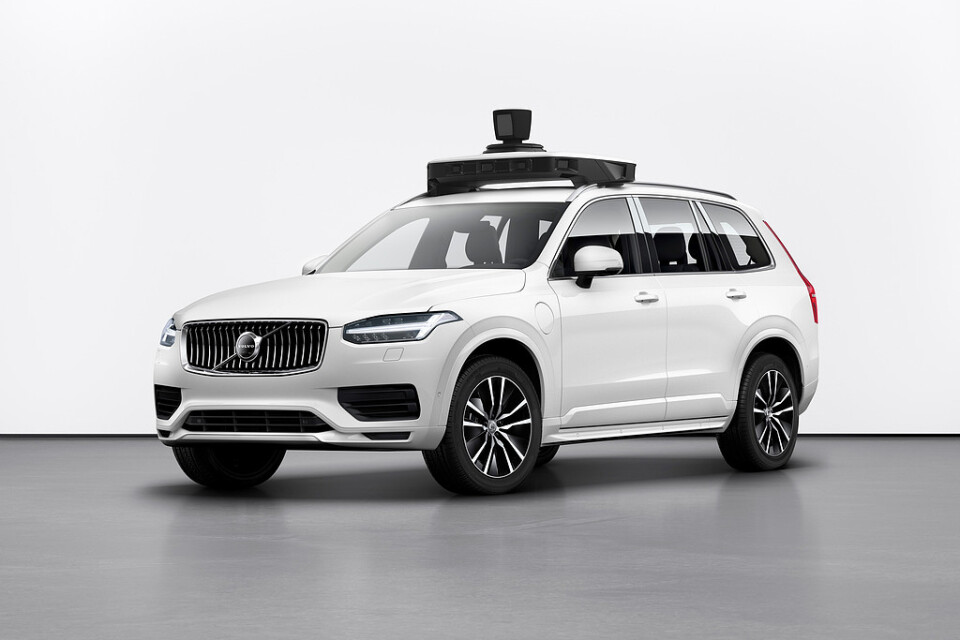 Volvo Cars och taxitjänsten Uber visar nu en bil, klar för serieproduktion, som är anpassad för att vara självkörande.