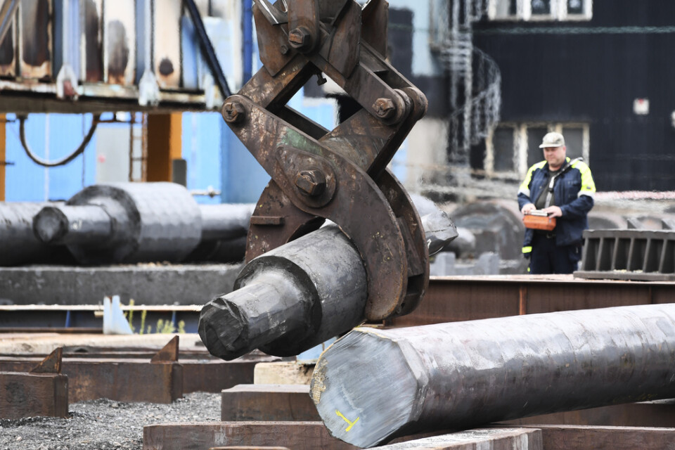 Tillverkning av axlar i solid järn hos företaget Björneborg Steel i Björneborg. Arkivbild.