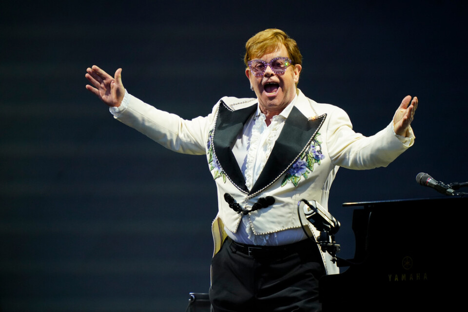 Elton John är en av alla kändisar som tog ett sista farväl av drottning Elizabeth. Arkivbild.
