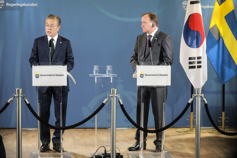 Sydkoreas president Moon Jae-in och statsminister Stefan Löfven (S) i somras. Arkivbild.
