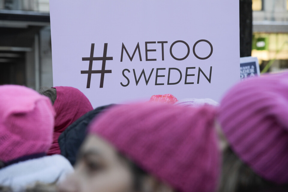 Women's March Stockholm och Me Too Sweden under en manifestation på årsdagen av Womens March-manifestationen som blev den största folkdemonstrationen i USA:s historia. Arkivbild.