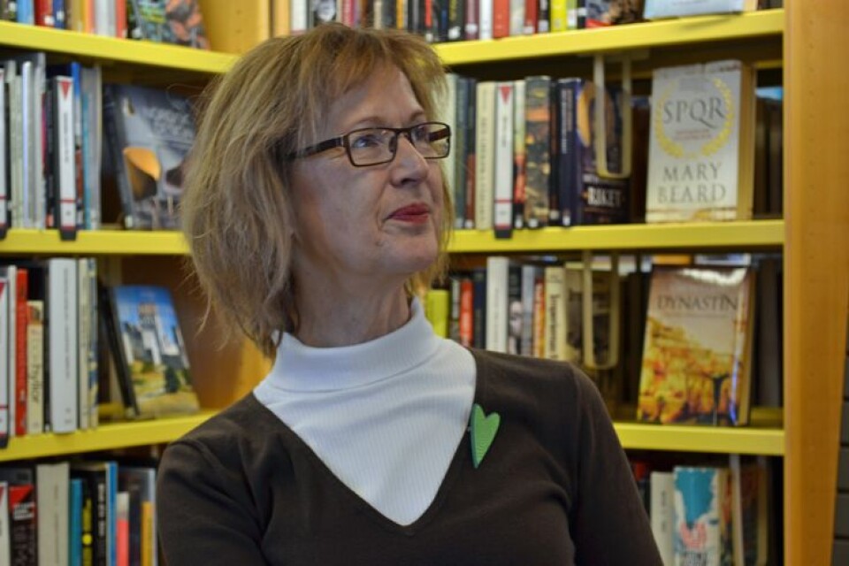 Anette Ekström, bibliotekschef i Älmhult, tipsar om facklitteratur och romaner. Den här gången föll valet på en berättelse om en kvinna som flyr shahens Iran och den ställer frågor om flyktens pris.