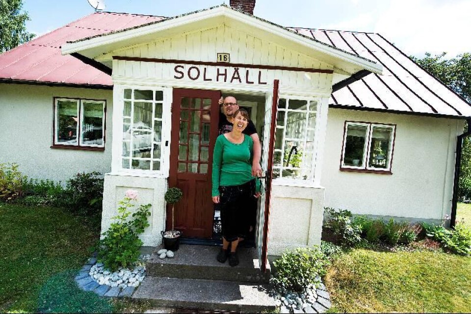 Välkomna till smedens gamla bostad, Anna-Karin Skoglund och Olof Lundqvist charmiga hem.