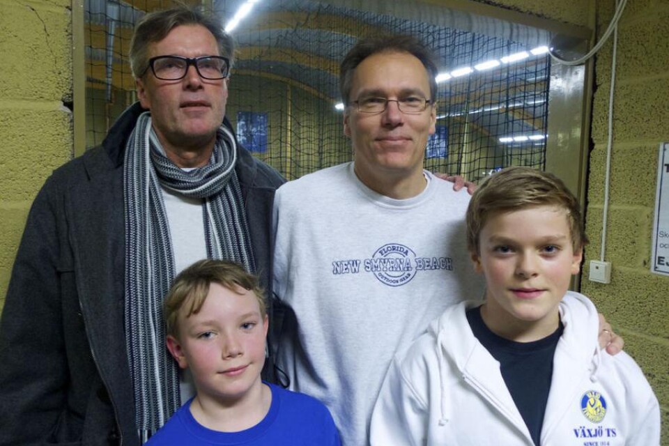 Handbollslegendarerna Tuomas och Anti Heinonen med tennisfrälsta sönerna Adam och Tim.