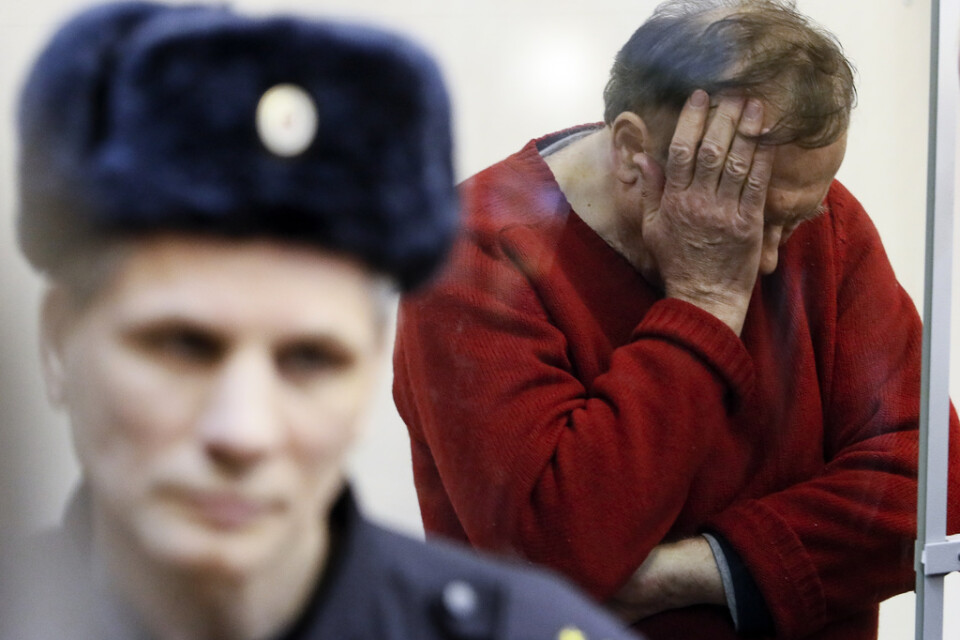 Den misstänkte 63-årige mannen inför ett domstolsförhör i S:t Petersburg i måndags.
