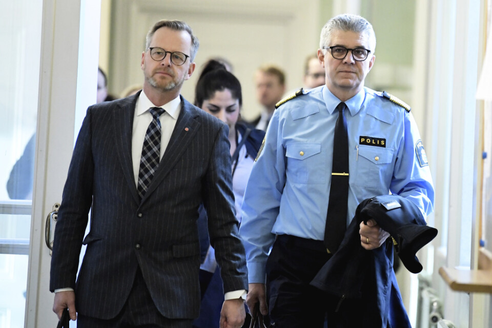 Inrikesminister Mikael Damberg (S, till vänster) och Rikspolischef Anders Thornberg anländer till justitieutskottets möte i riksdagen.