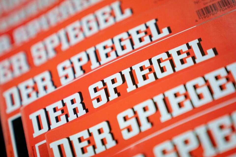 Den tyska tidningen Der Spiegel stänger av två högre redaktörer i kölvattnet av skandalen kring journalisten Claas Relotius. Den prisbelönte Relotius har avslöjats med att i åratal ha hittat på berättelser i sina reportage, och misstänks också ha starta