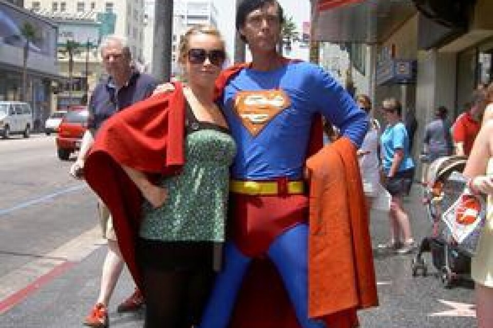 Min 18 åriga dotter Frida Eriksson hade den höga äran i somras att få träffa den väldigt trevliga o artiga Supermannen på Walk of Fame I Hollywood.